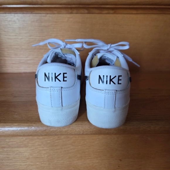 Womens Nike Sneakers Size 7 - Picture 7 of 7